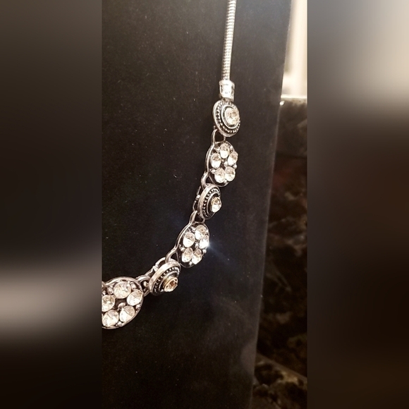 Lovely Crystal Stone Crested Vintage Silver Necklace🌴 - Picture 7 of 7